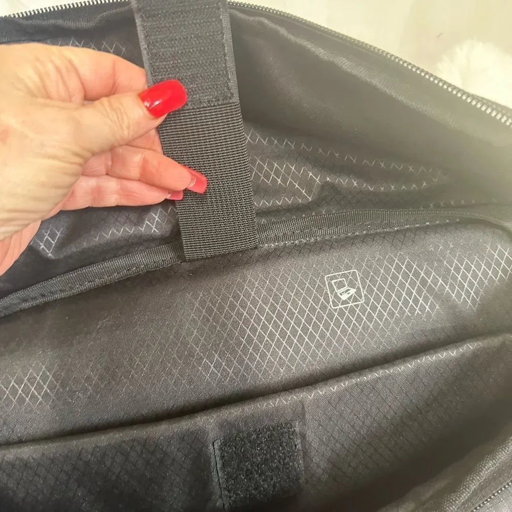 Samsonite Modern Utility Computer Laptop Messenger Travel Bag Dark Charcoal Gray